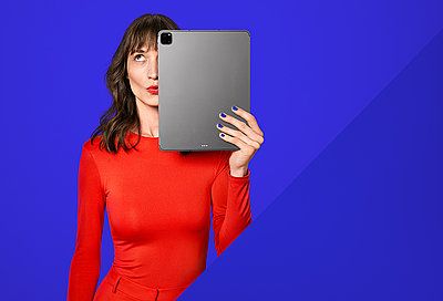 Woman on the phone | NFON