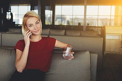 PhoneCall_Woman-on-mobile4 PhoneCall_Woman-on-mobile4